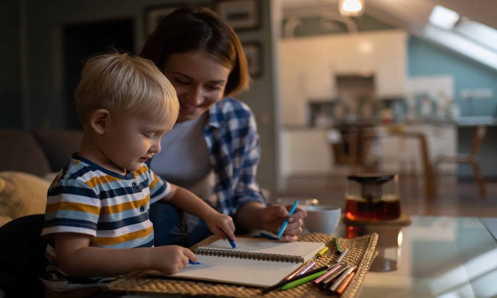 پرستار کودک در منزل کرج؛ خیال آسوده برای والدین پرمشغله