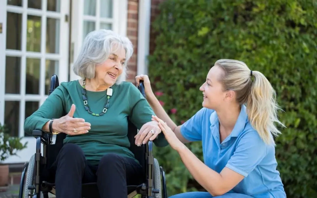 پرستار شبانه‌ روزی برای سالمند