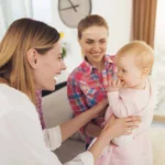 پرستار کودک در منزل کرج؛ خیال آسوده برای والدین پرمشغله